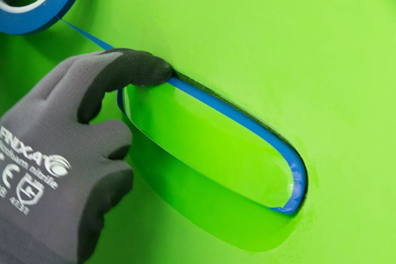 Finixa Farblinienband blau am flachen Türgriff
